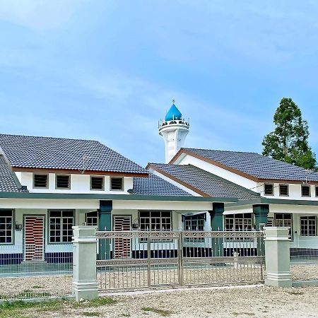 Nazza Homestay Besut With Swimming Pool Kampung Raja Exteriér fotografie